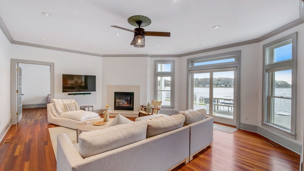 Photo of Livingroom in Southold