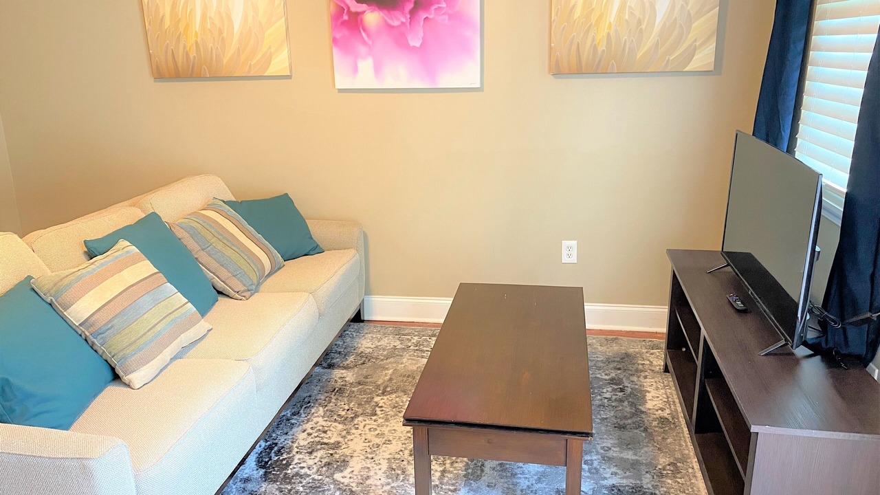 Photo of Livingroom in Mid-City