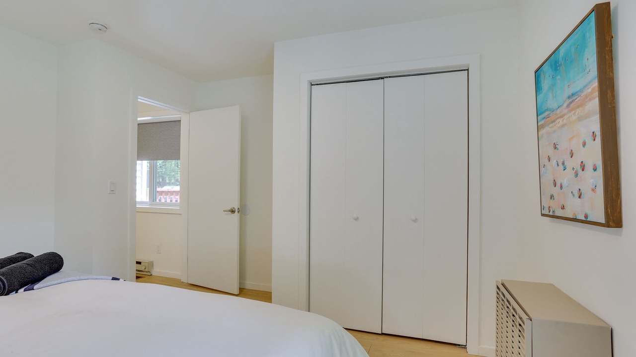 Photo of Bedroom in Swan Lake