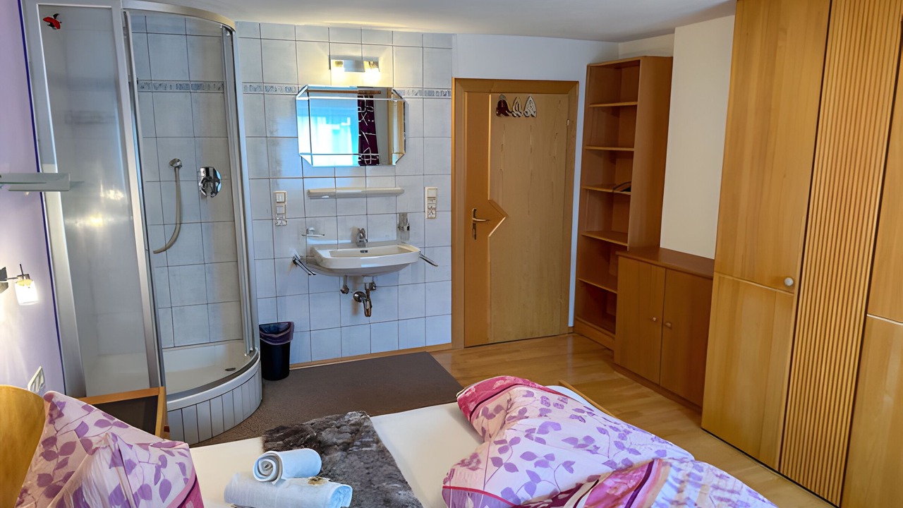 Photo of Bedroom in See