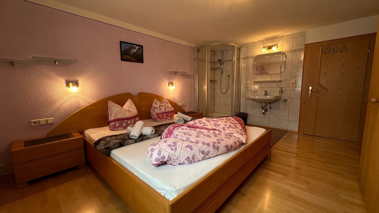Photo of Bedroom in See