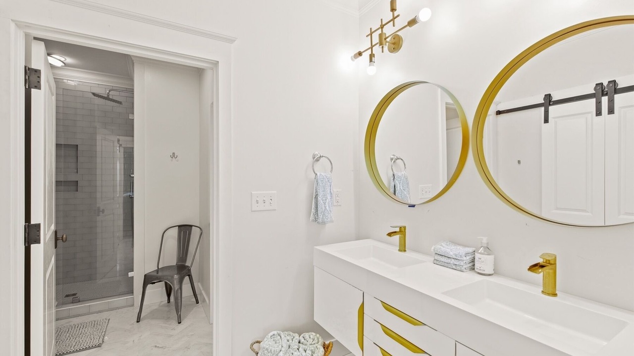 Photo of Bathroom in Beach District