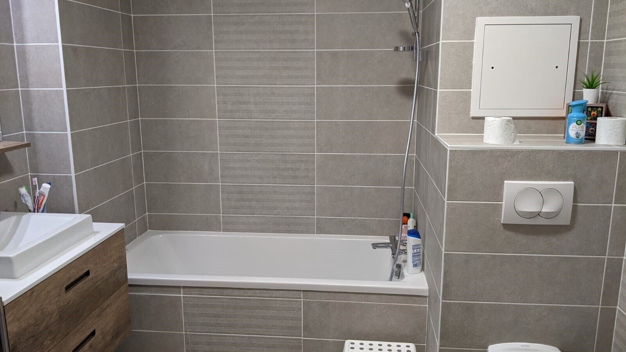 Photo of Bathroom in Oz