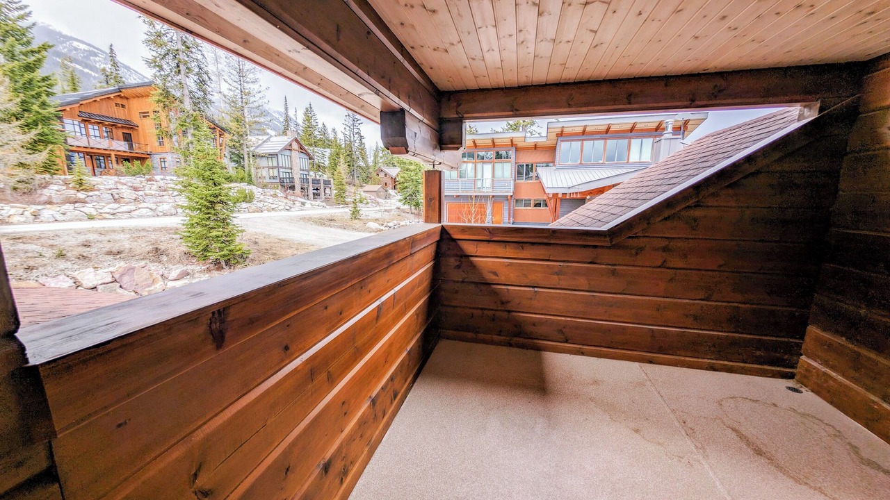 Photo of Outdoor in Golden