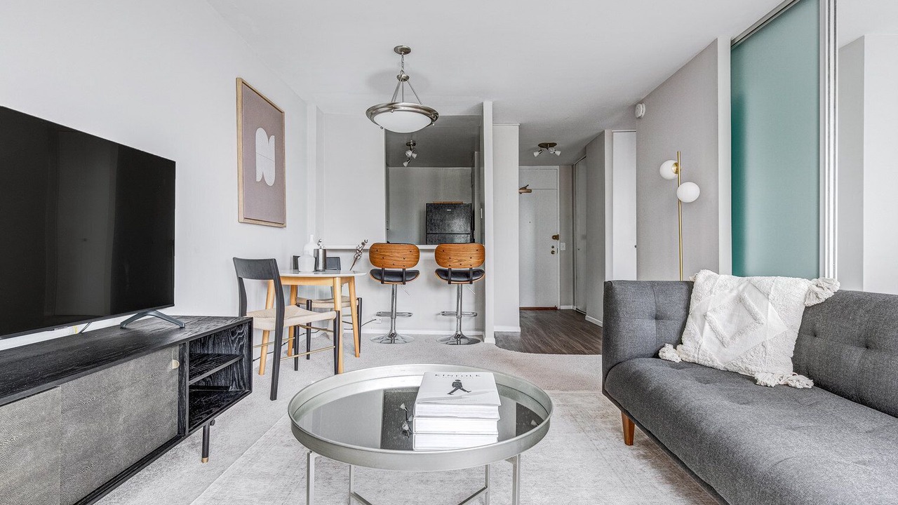 Photo of Livingroom in Lake View East
