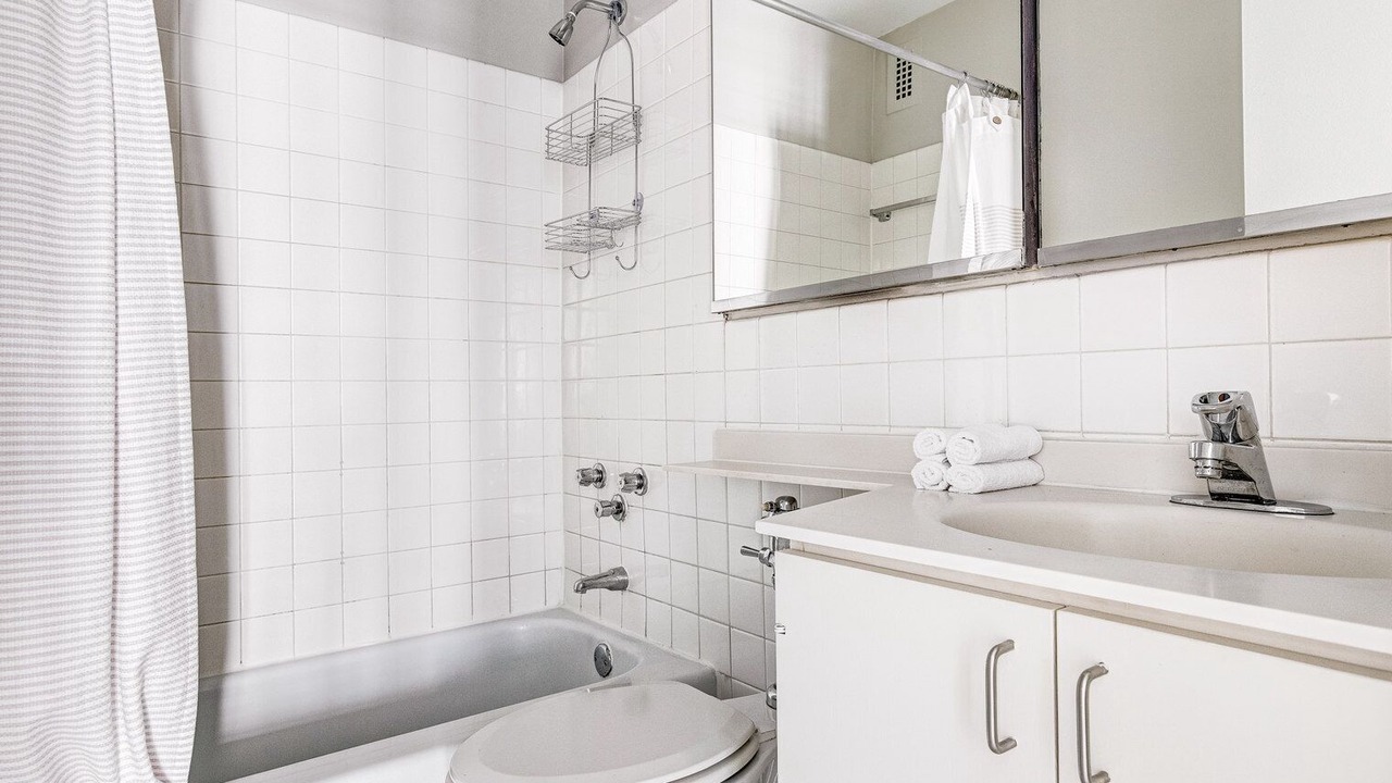 Photo of Bathroom in Lake View East