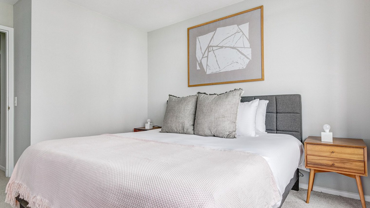 Photo of Bedroom in Lake View East
