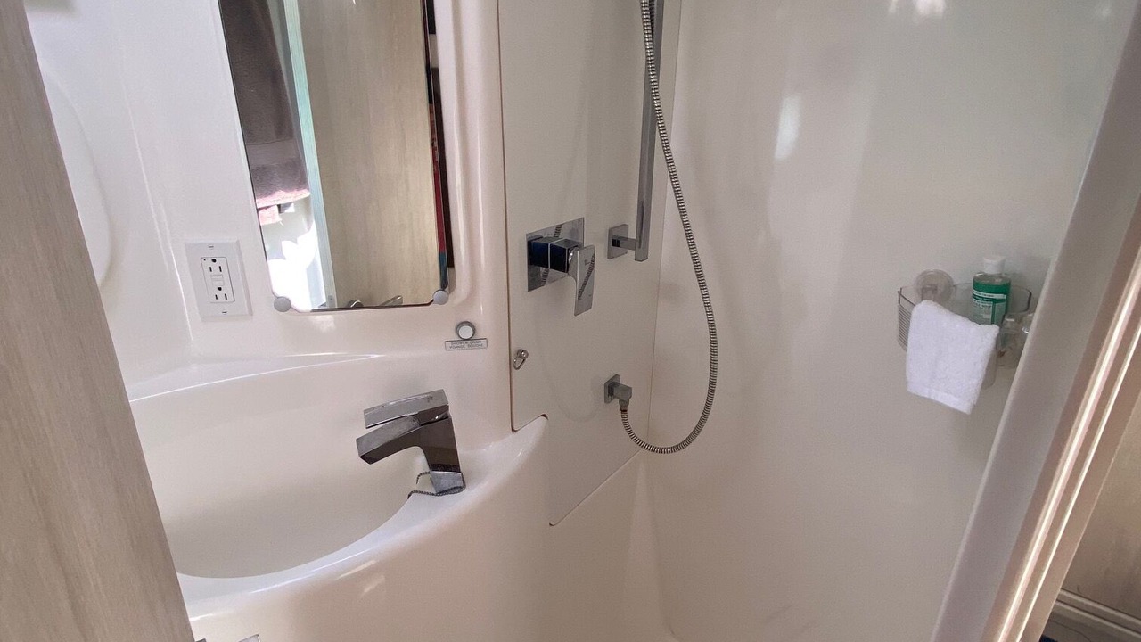 Photo of Bathroom in Staniel Cay
