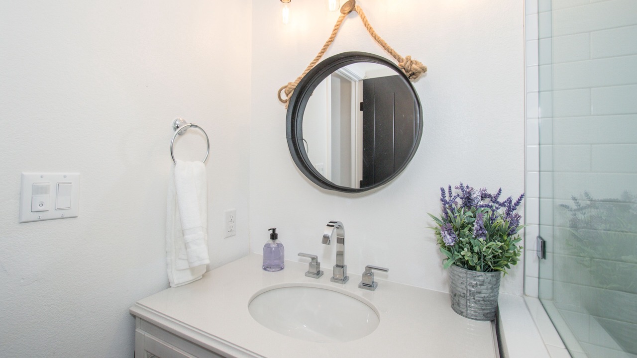 Photo of Bathroom in Edgemar - Pacific Manor