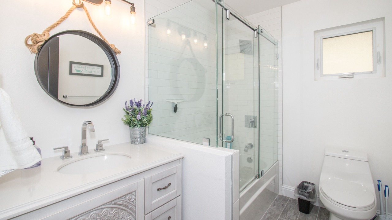 Photo of Bathroom in Edgemar - Pacific Manor