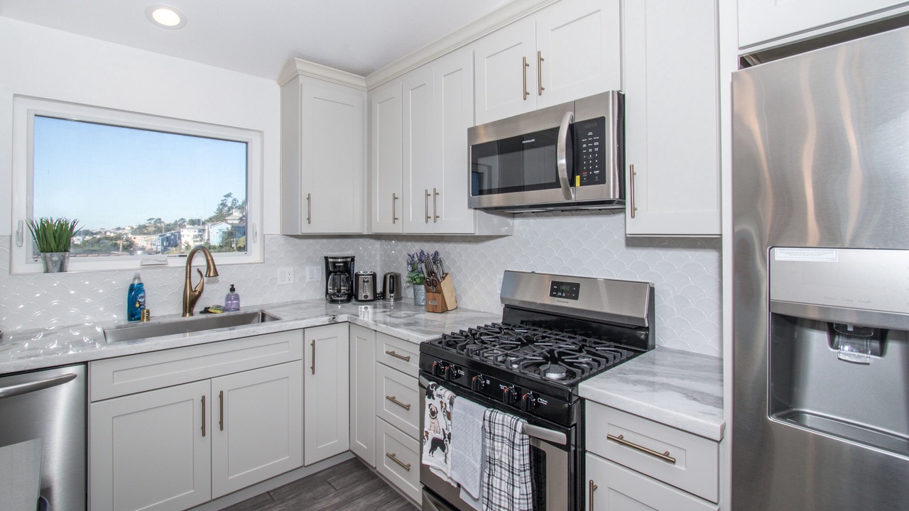 Photo of Kitchen in Edgemar - Pacific Manor