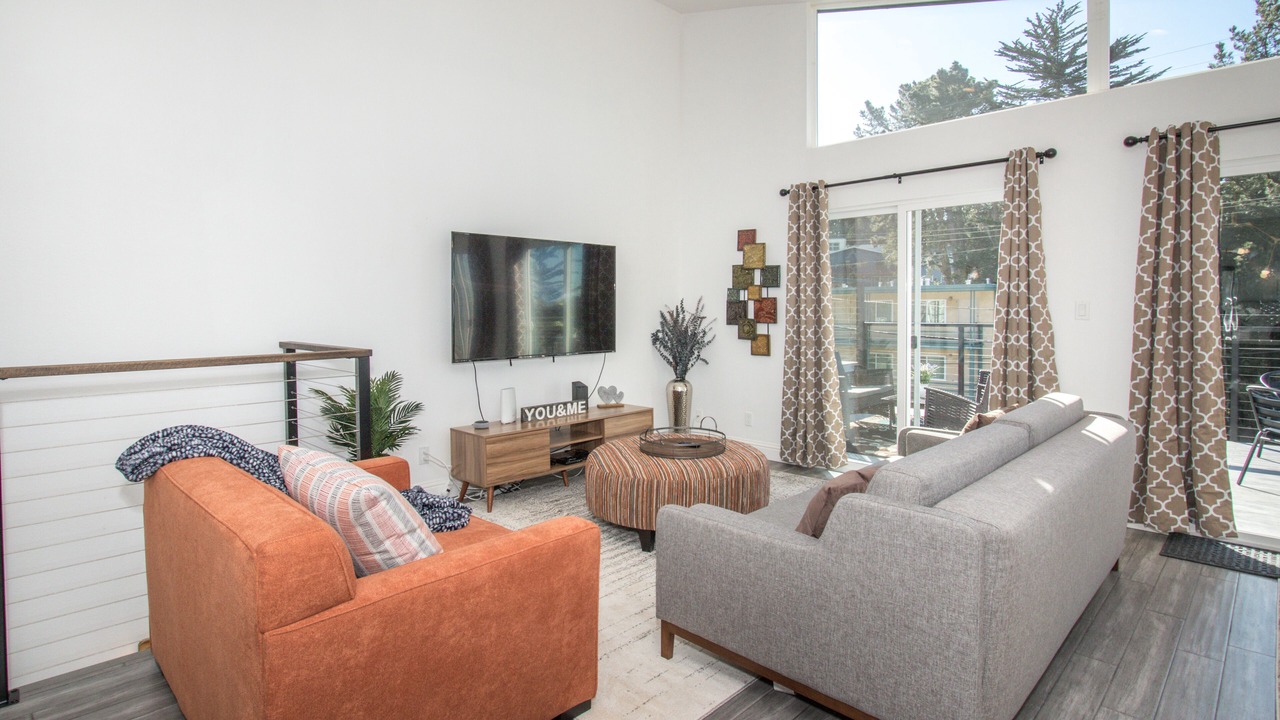Photo of Livingroom in Edgemar - Pacific Manor