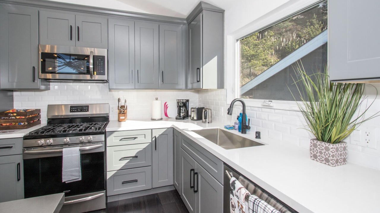 Photo of Kitchen in Edgemar - Pacific Manor