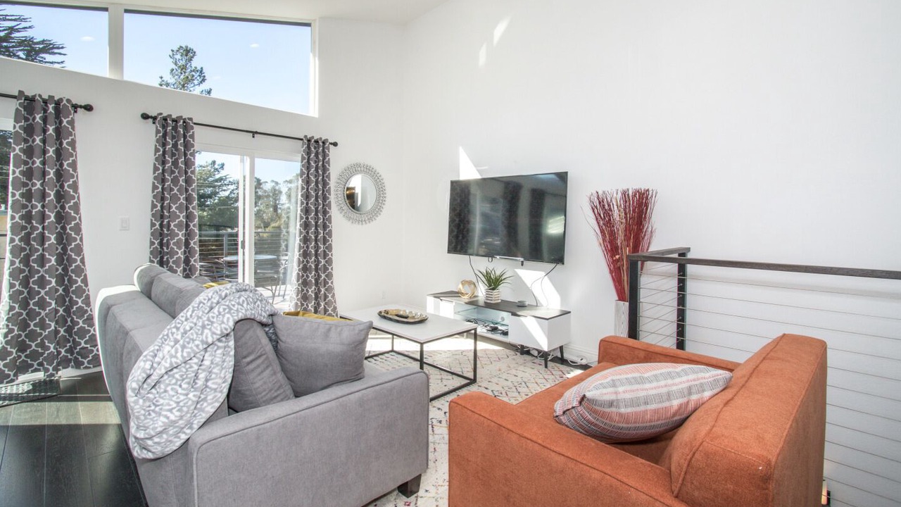 Photo of Livingroom in Edgemar - Pacific Manor