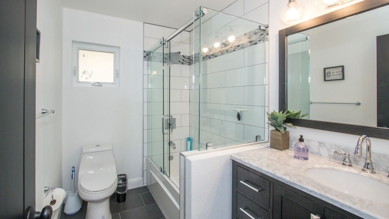 Photo of Bathroom in Edgemar - Pacific Manor