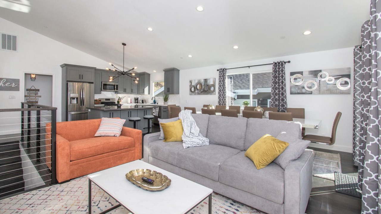 Photo of Livingroom in Edgemar - Pacific Manor
