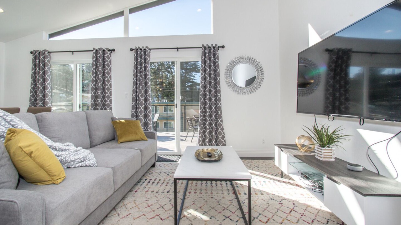 Photo of Livingroom in Edgemar - Pacific Manor