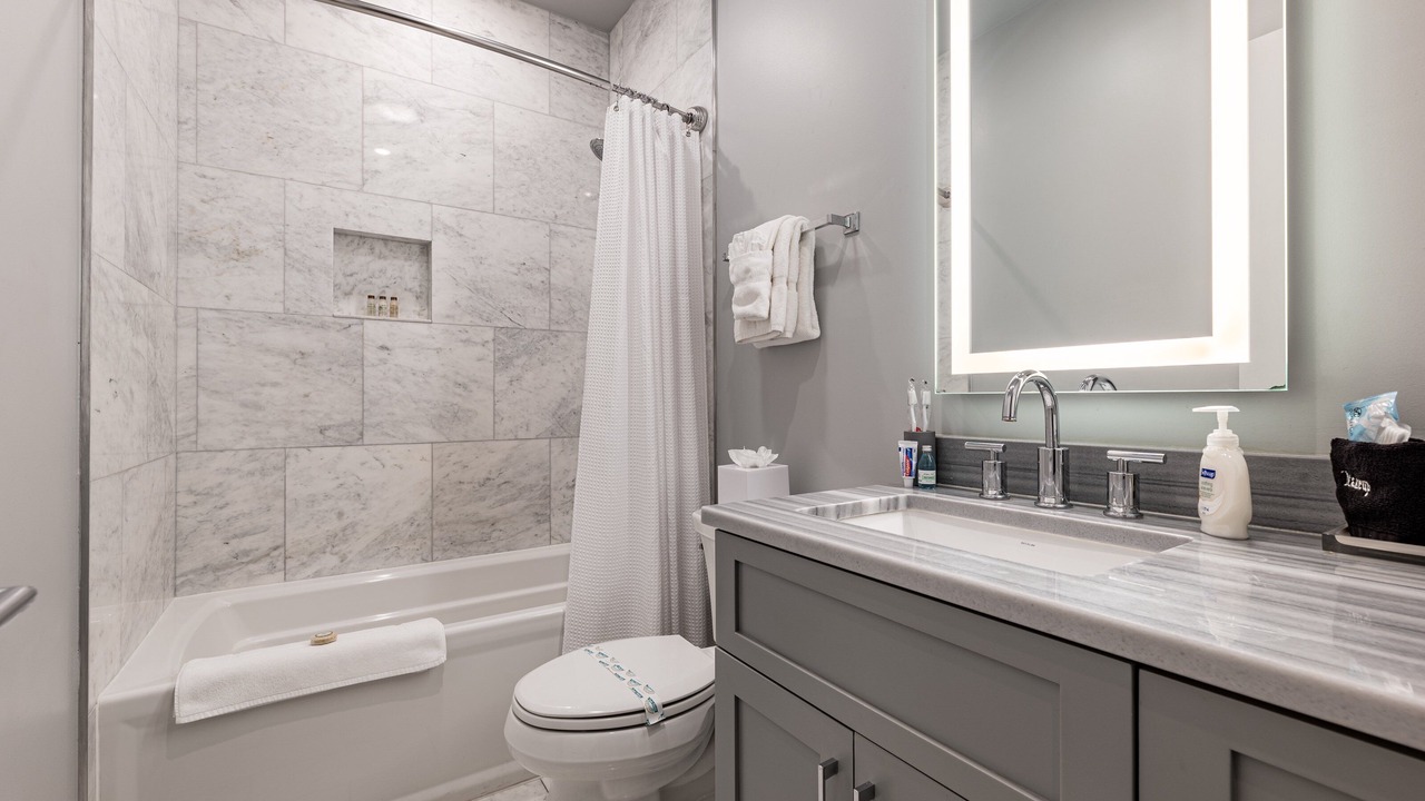 Photo of Bathroom in Arts/Warehouse District