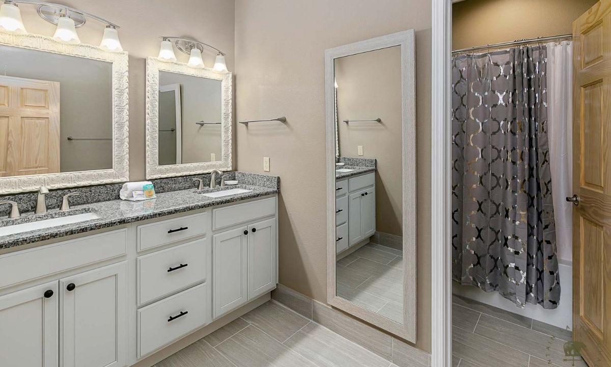 Photo of Bathroom in Chalet Village North