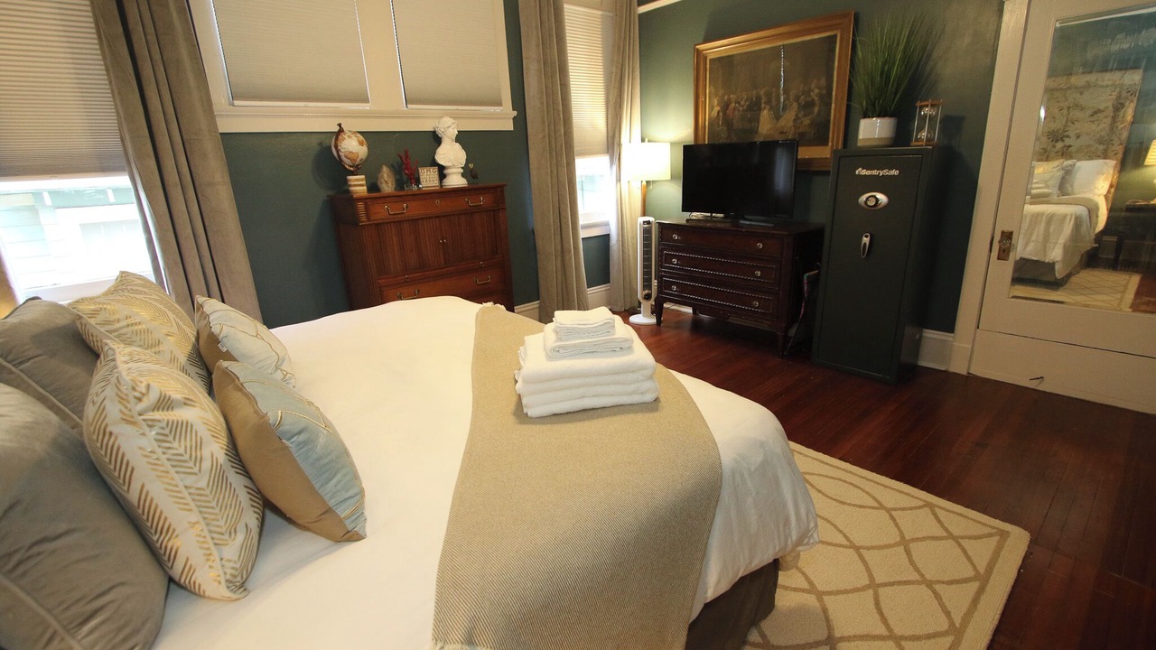 Photo of Bedroom in Broadmoor