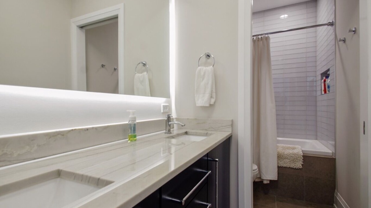 Photo of Bathroom in Lakeview