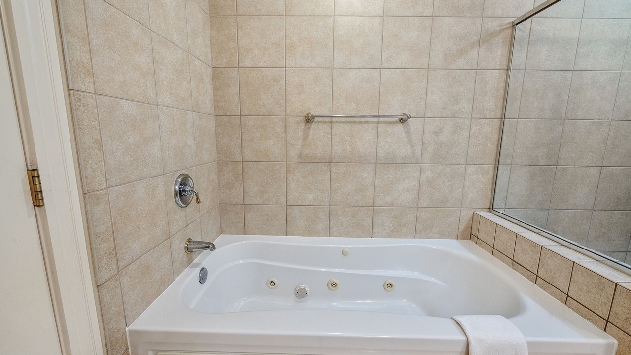 Photo of Bathroom in Arcadian Shores