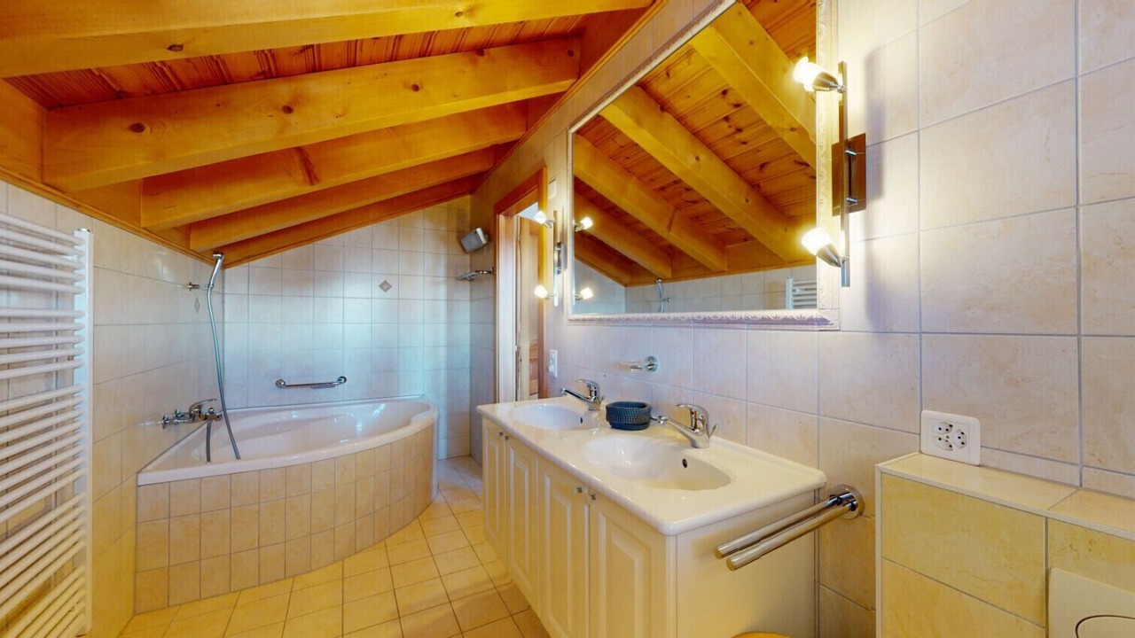 Photo of Bathroom in Vex