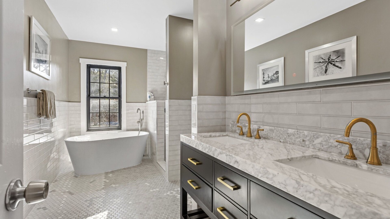 Photo of Bathroom in Shinnecock Hills