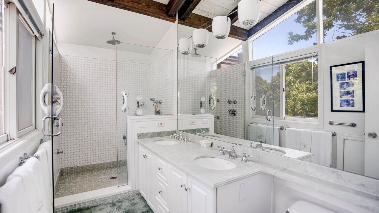 Photo of Bathroom in Beach Hampton