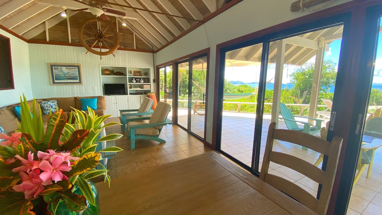 Photo of Livingroom in Little Trunk Bay