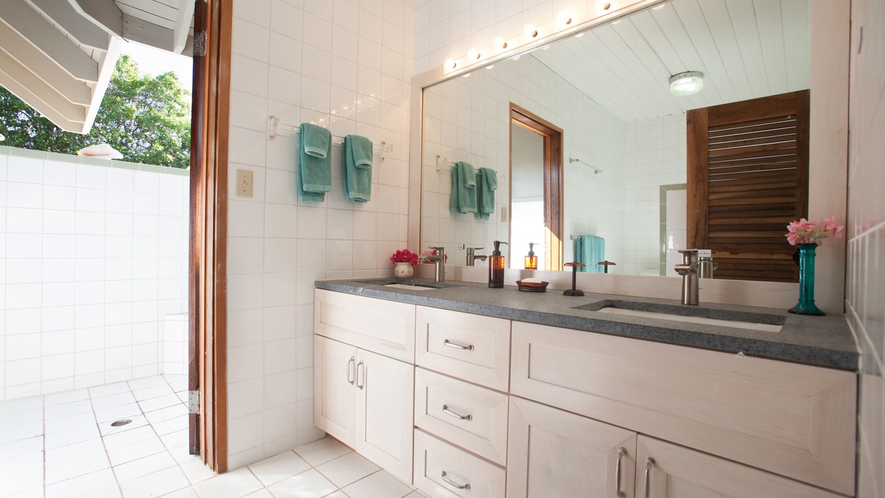 Photo of Bathroom in Little Trunk Bay