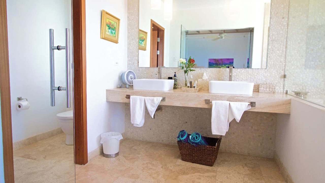 Photo of Bathroom in Maho