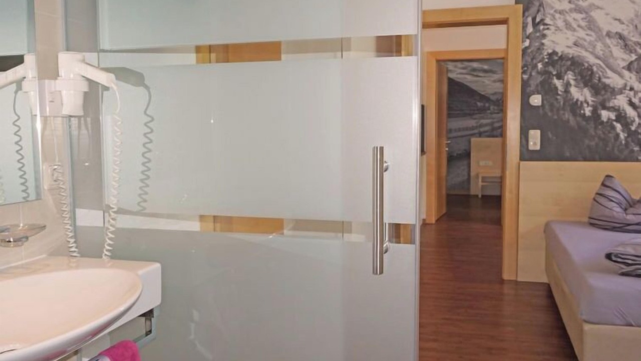Photo of Bathroom in Flirsch