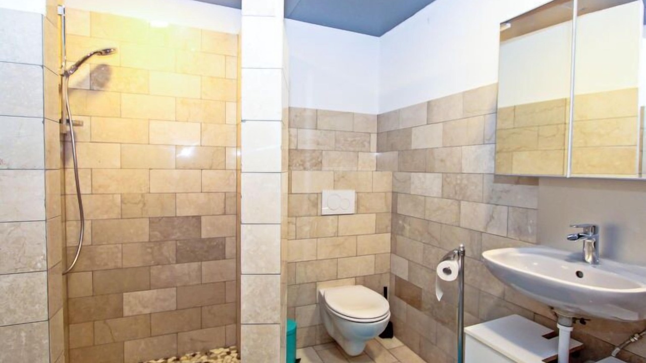 Photo of Bathroom in Kapfing