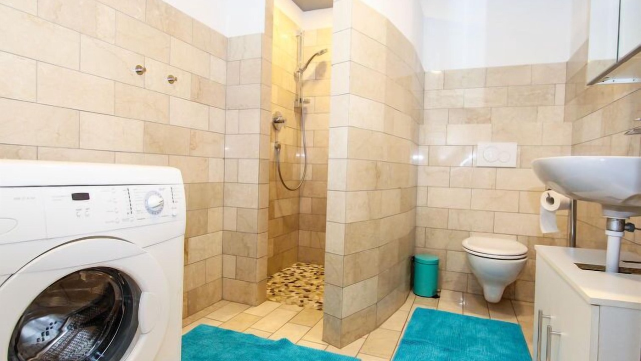 Photo of Bathroom in Kapfing