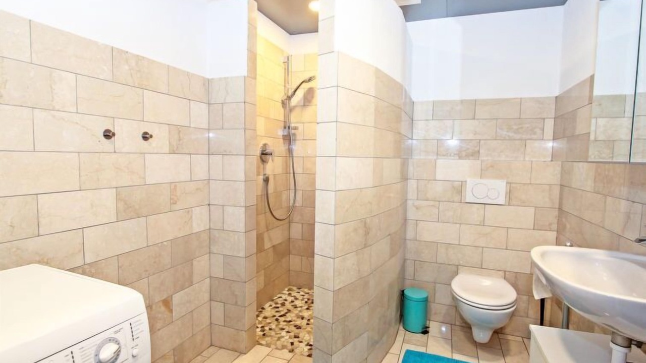 Photo of Bathroom in Kapfing