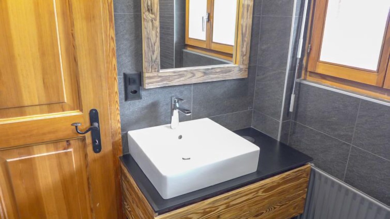 Photo of Bathroom in Lens