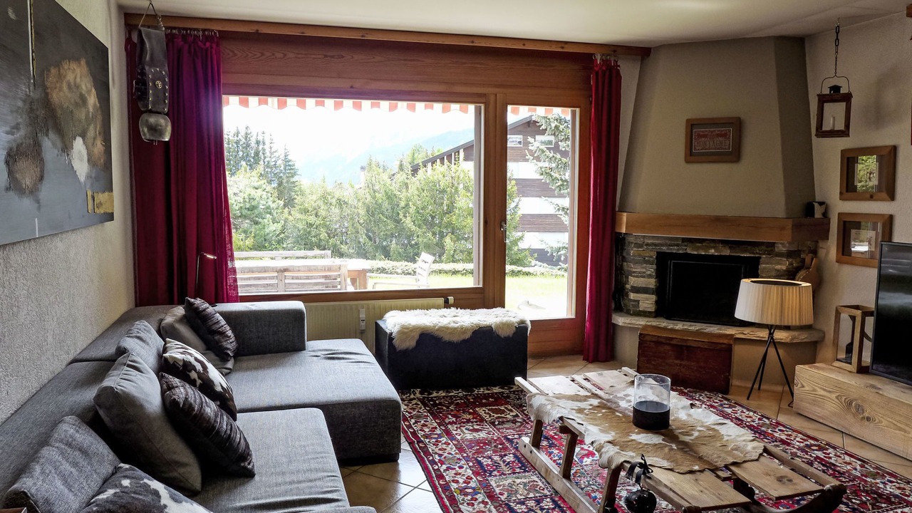 Photo of Livingroom in Lens