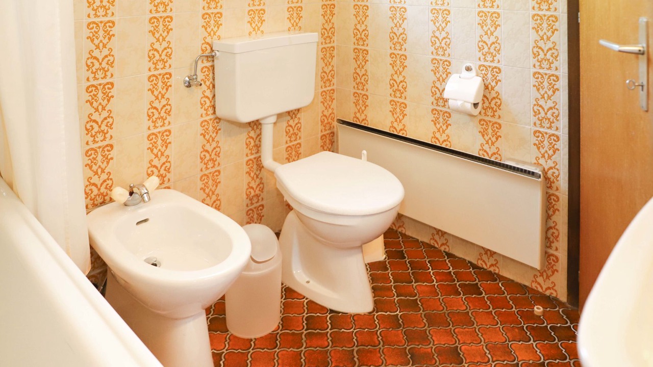 Photo of Bathroom in Lens