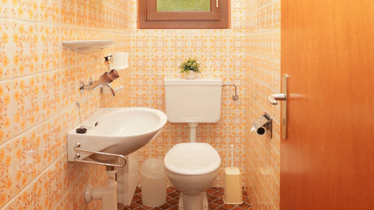 Photo of Bathroom in Lens