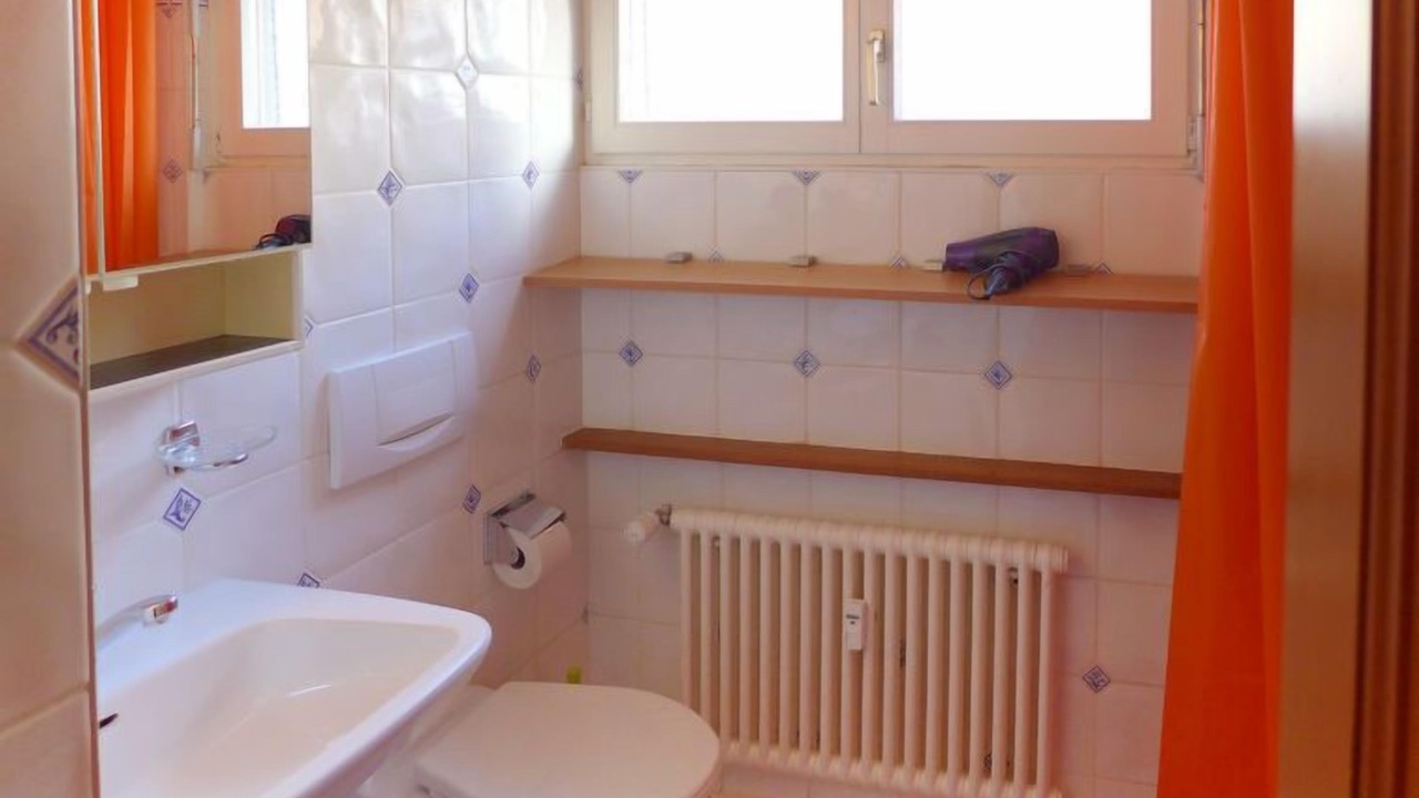 Photo of Bathroom in Lens
