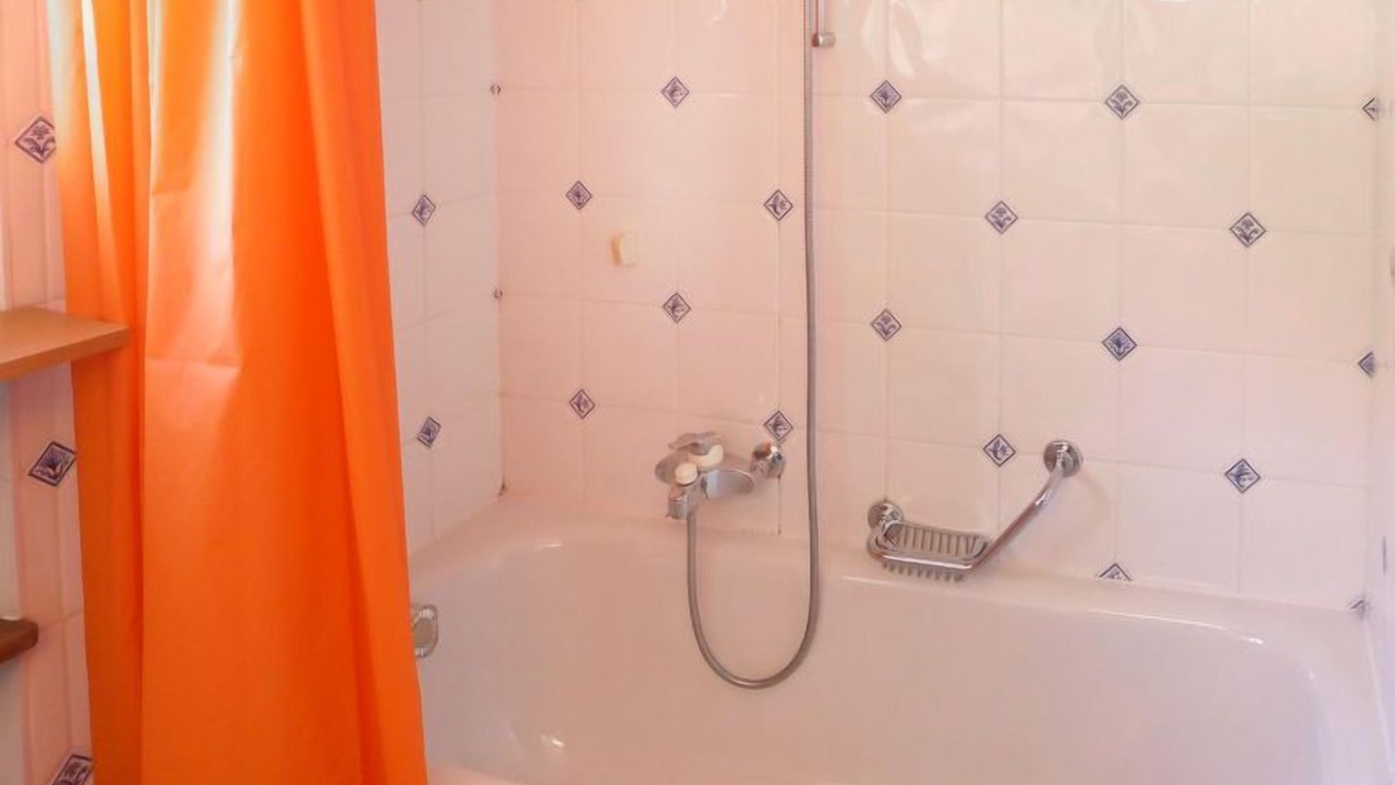 Photo of Bathroom in Lens