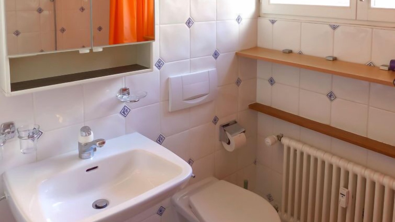 Photo of Bathroom in Lens