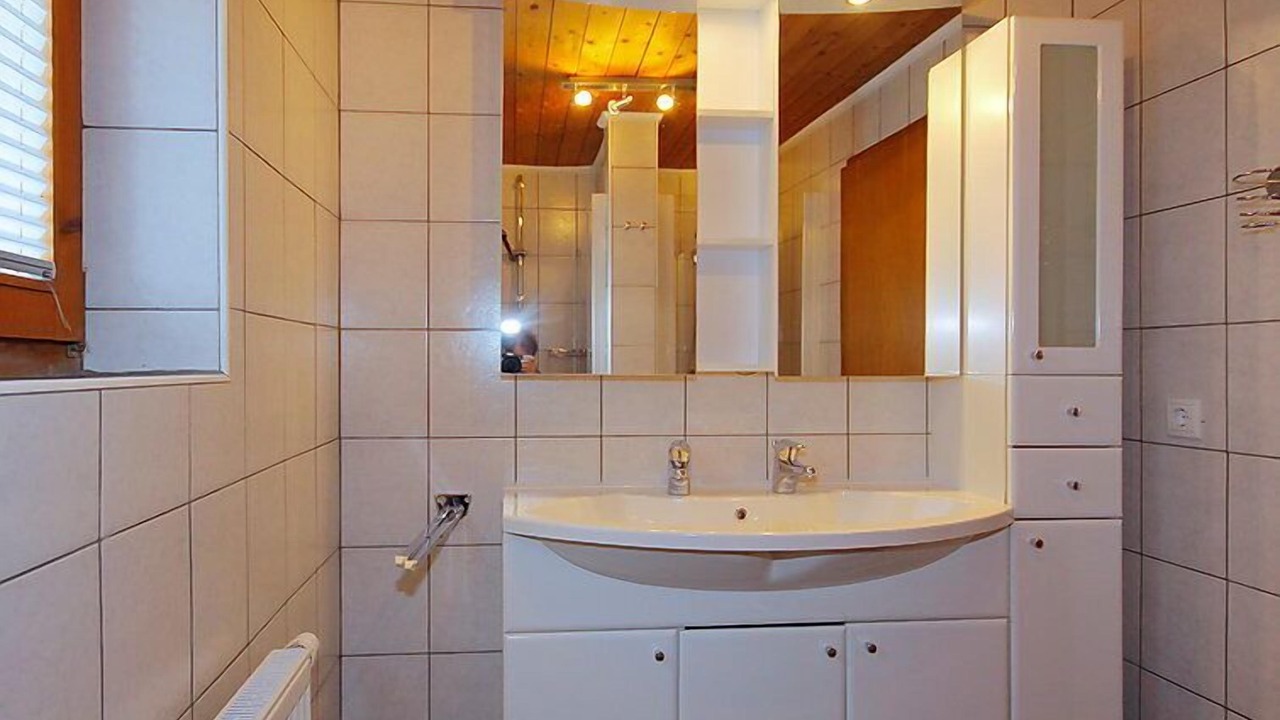 Photo of Bathroom in Juns