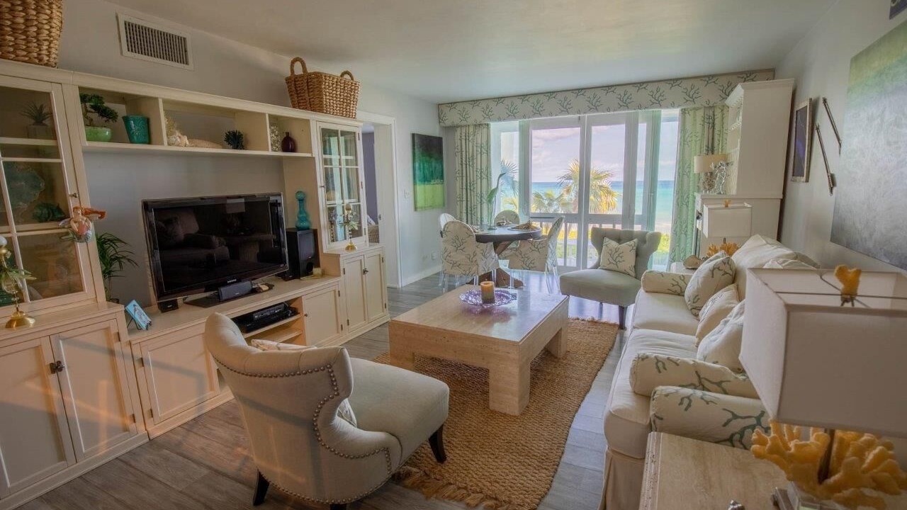 Photo of Livingroom in Savannah Sound