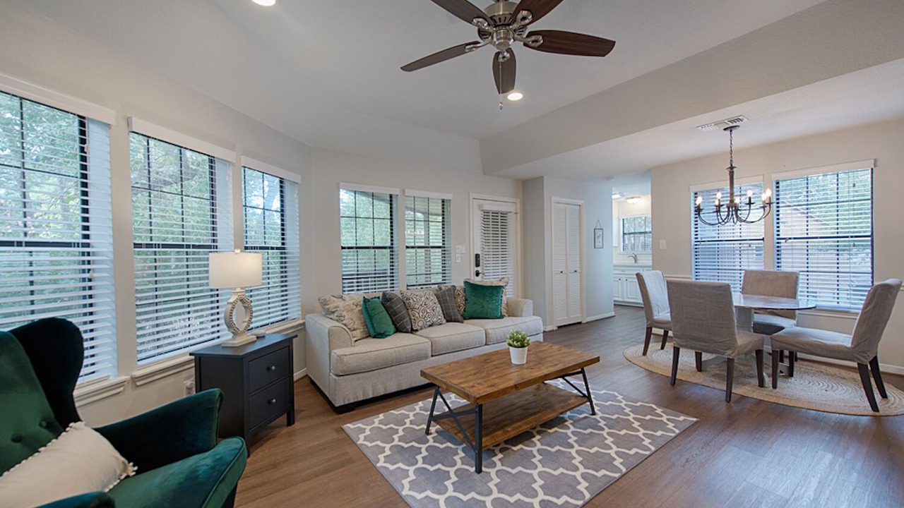 Photo of Livingroom in Panther Creek