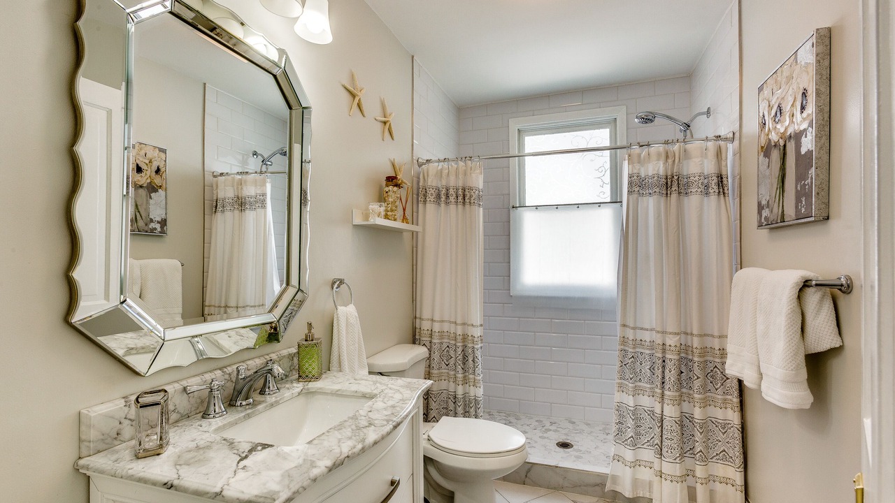 Photo of Bathroom in Oak Park