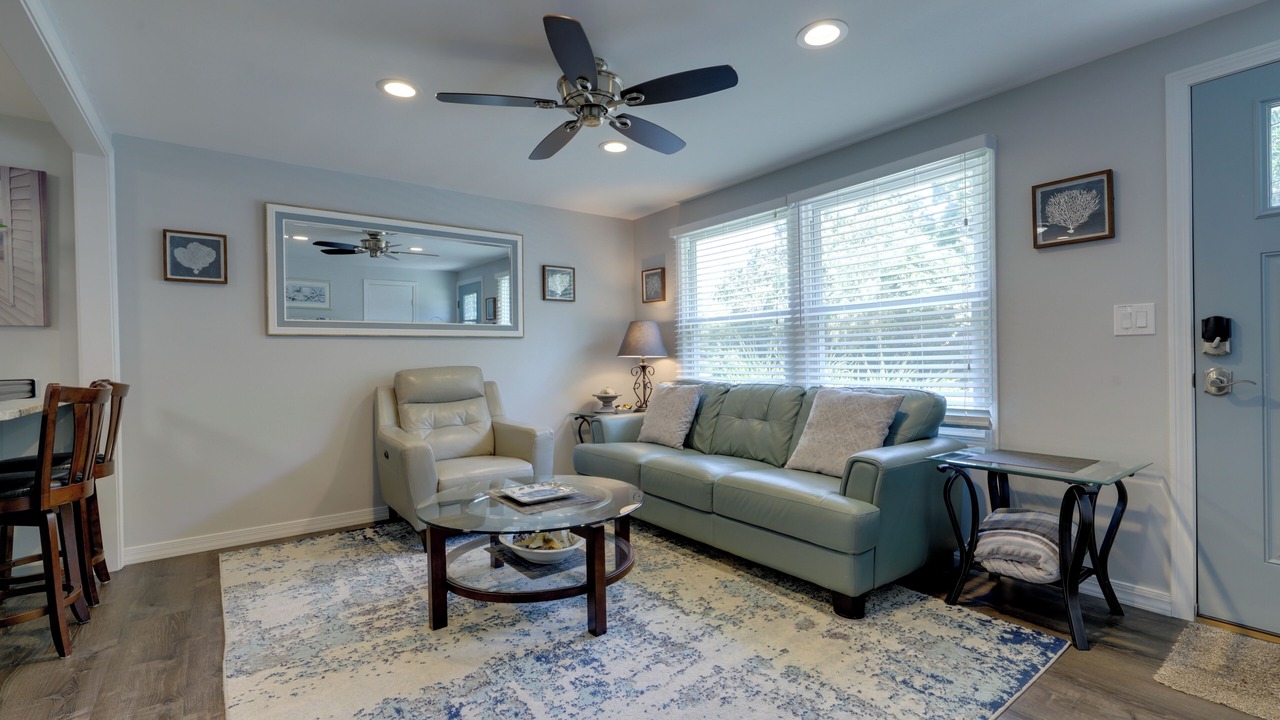 Photo of Livingroom in Niantic