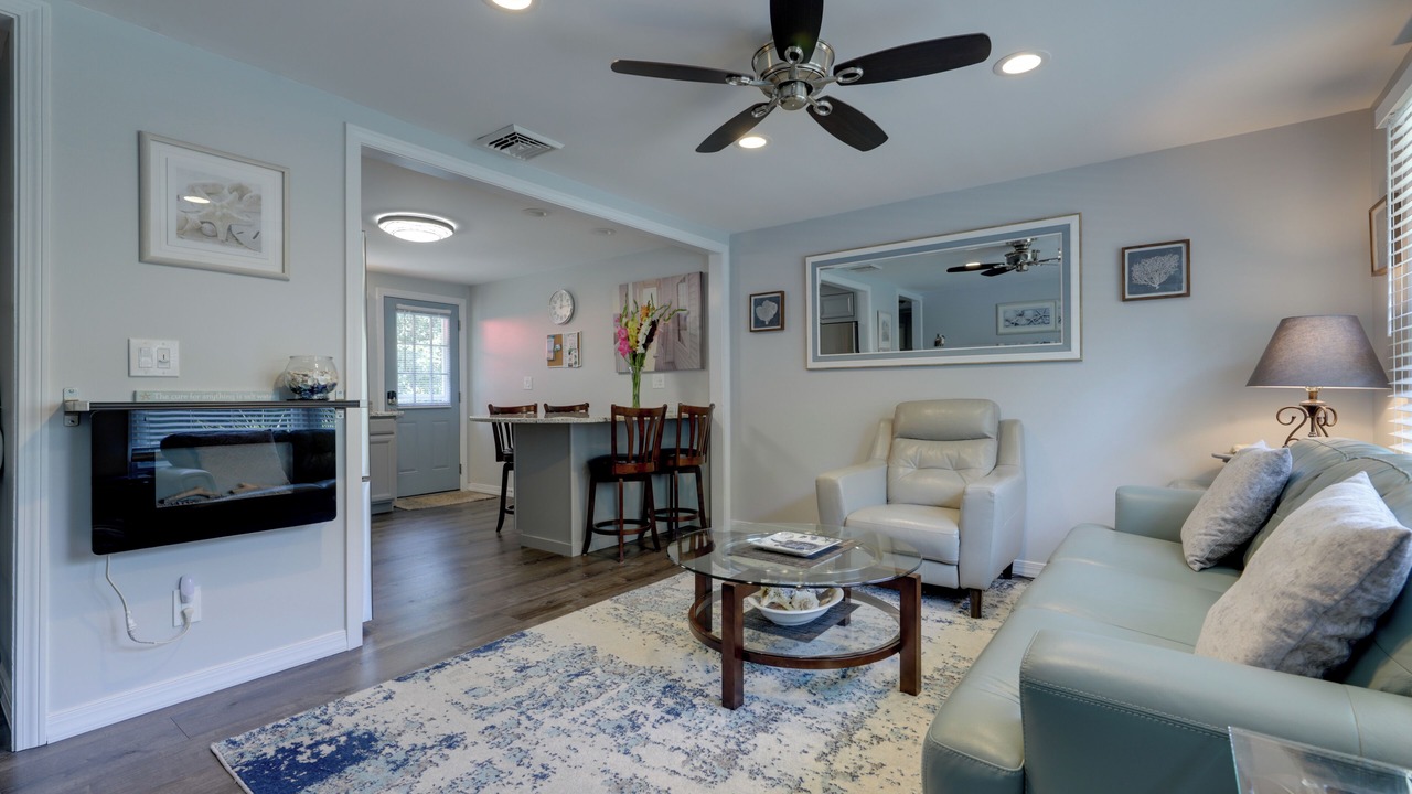 Photo of Livingroom in Niantic