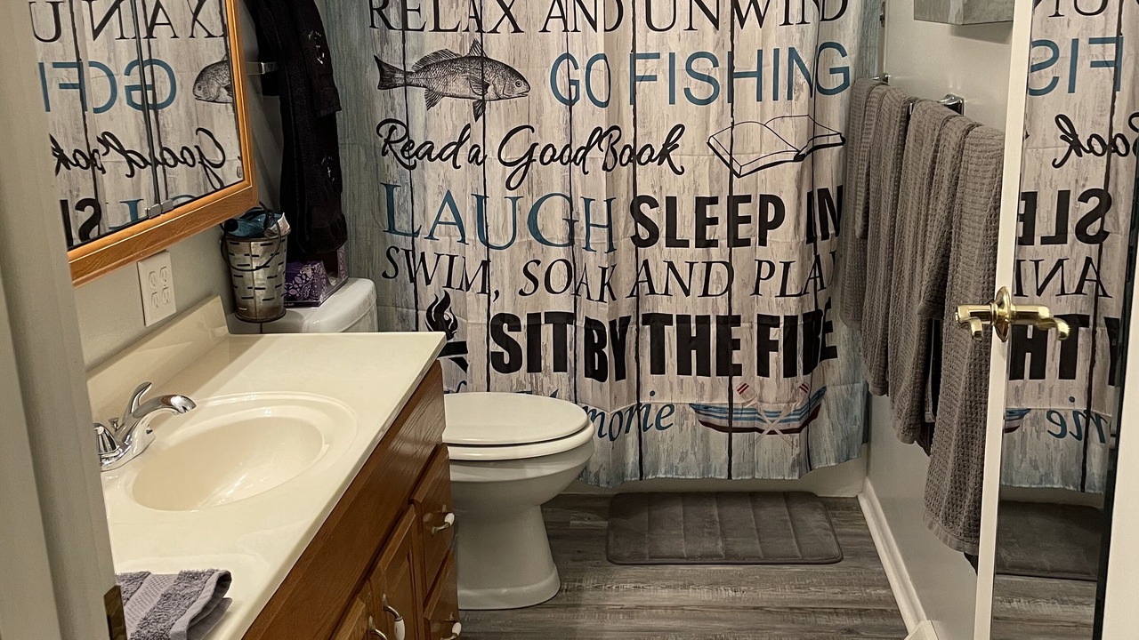 Photo of Bathroom in Lakeview